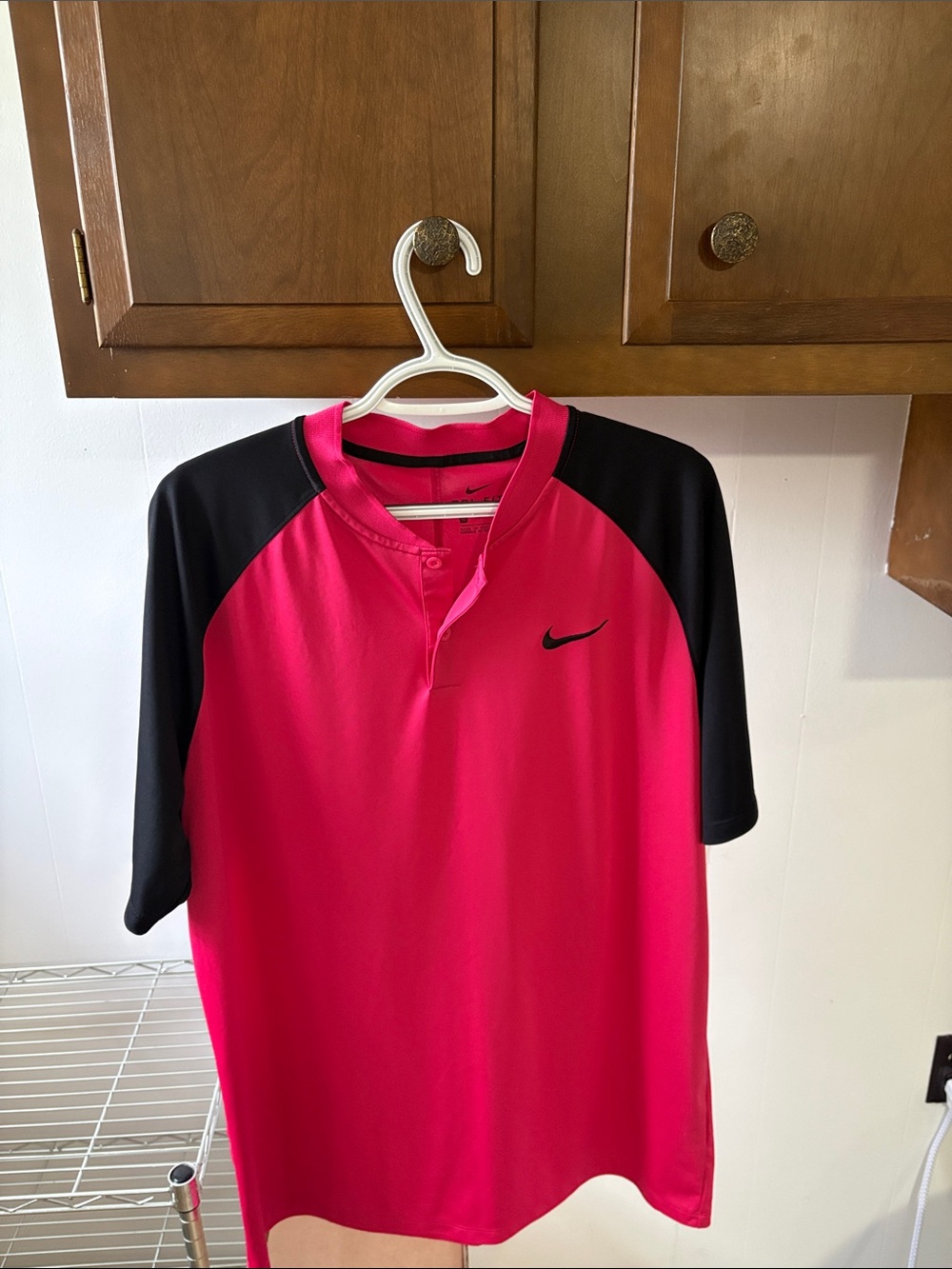 Nike Men’s XL Drifit blade collar pink and black golf shirt